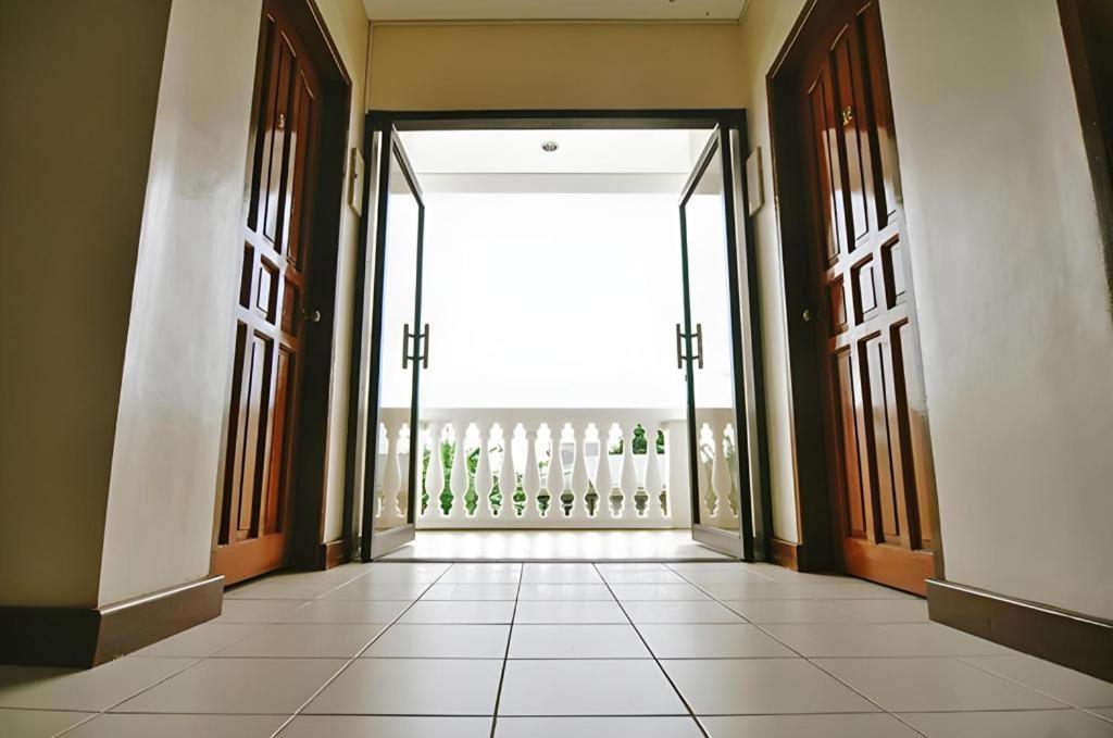 El Haciendero Private Hotel Iloilo City Kültér fotó