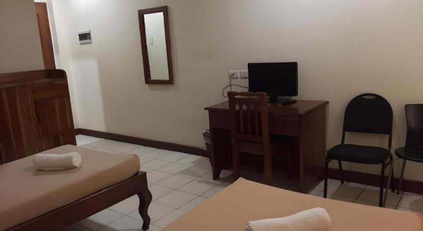 El Haciendero Private Hotel Iloilo City Kültér fotó